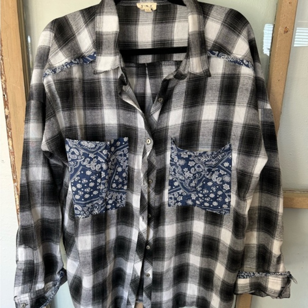FUN POL FLANNELUnique, not too thick/not too thin! Get FESTIVAL ready🤠see pic: